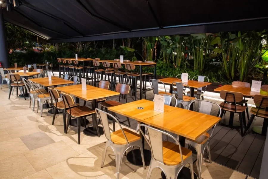 Best Times & Seasons for Alfresco Dining in Singapore: Beat the Heat, Rain & Crowds
